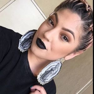 HONEY B GOLD SOLD OUT LUPITA ACRYLIC BLACK AND WHITE EARRINGS BRAND NEW